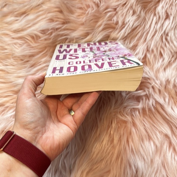 It ends with us & It starts with us by Colleen Hoover Paperback Book 1&2 Bundle - Picture 6 of 8